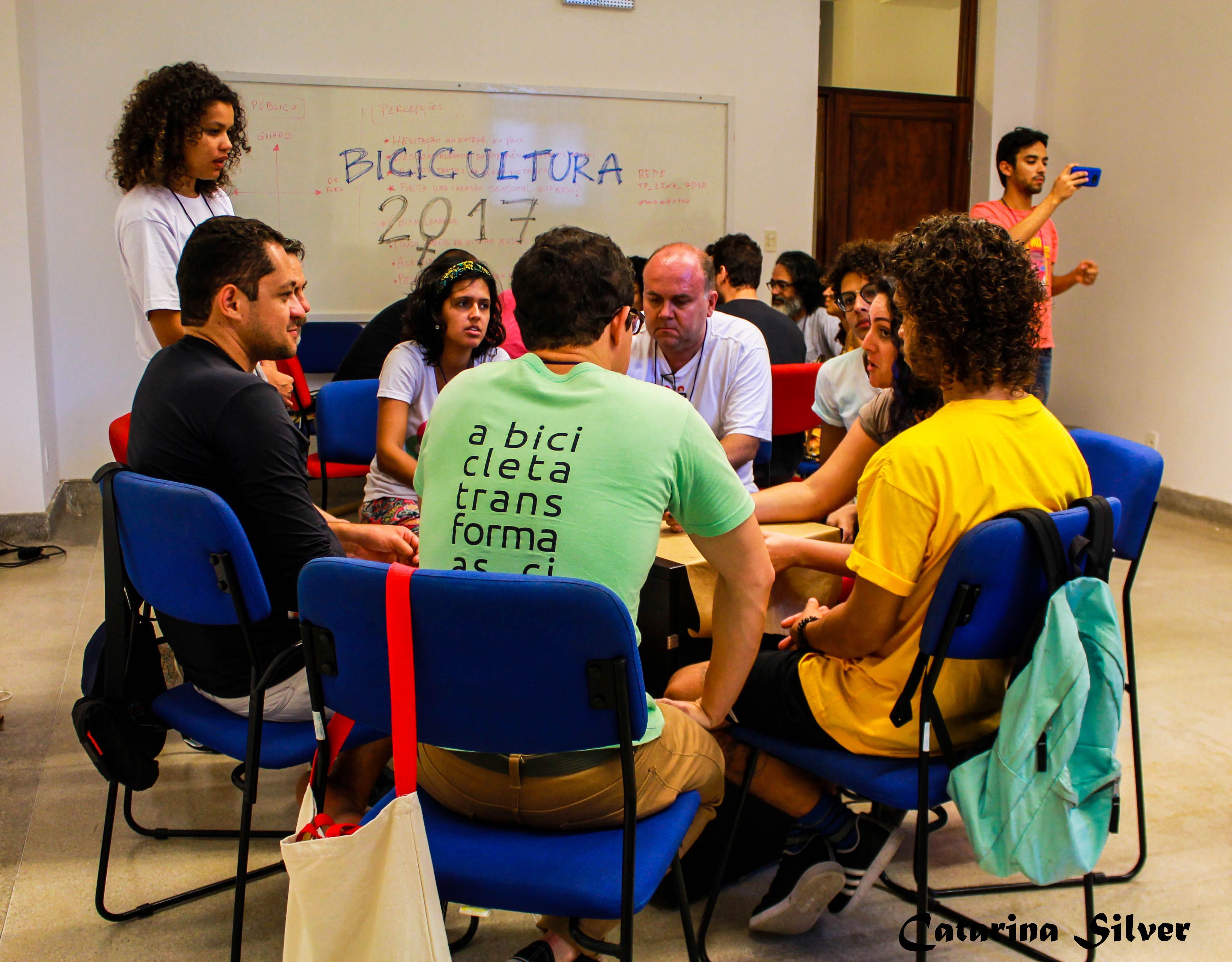 Participantes da programação do Bicicultura 2017 em roda de discussão
